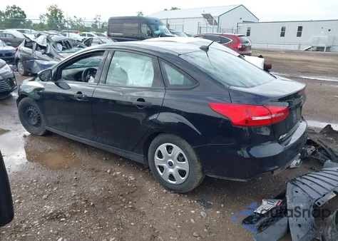 2016 Ford Focus S z USA, uszkodzony, nr VIN 1FADP3E23GL314555